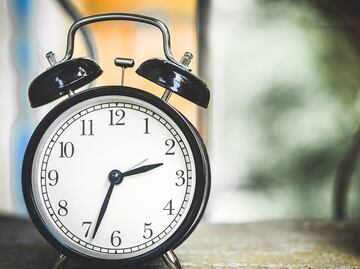 ¿Qué son las horas espejo y cuál es su significado en la numerología?