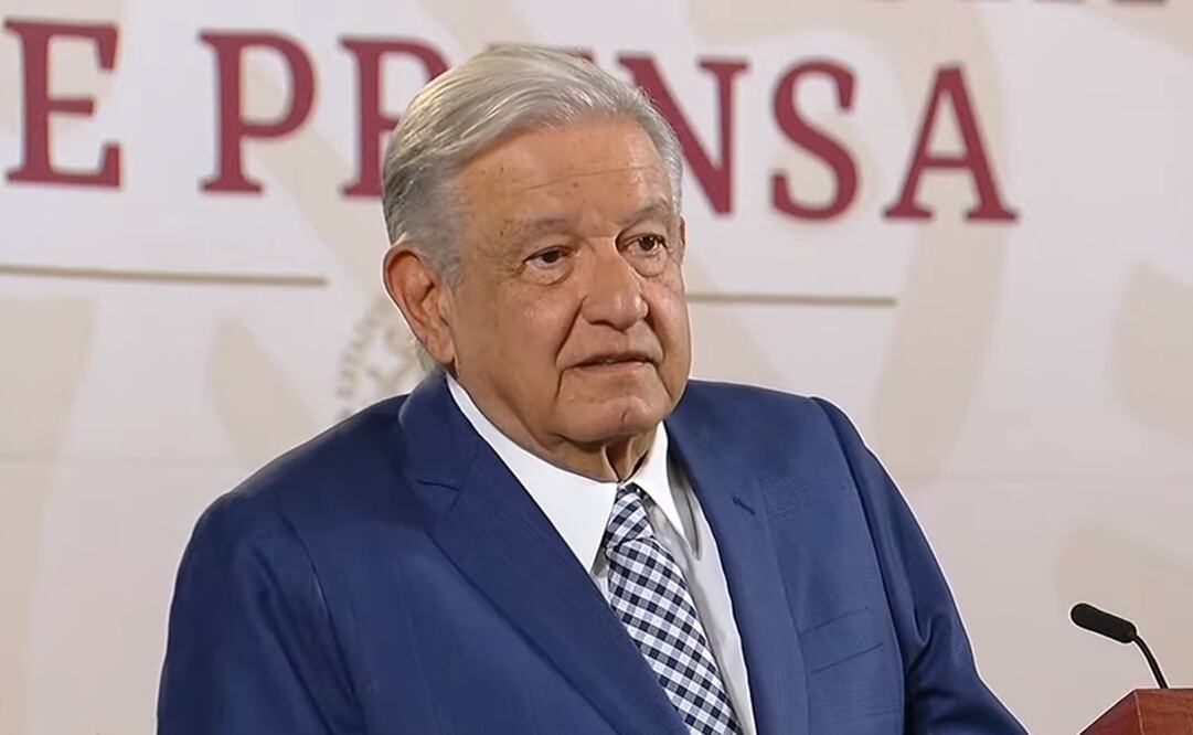 El presidente Andrés Manuel López Obrador calificó como un pecado social que los candidatos a cargos de elección popular se trasladen en autos de súper lujo. Foto: Especial