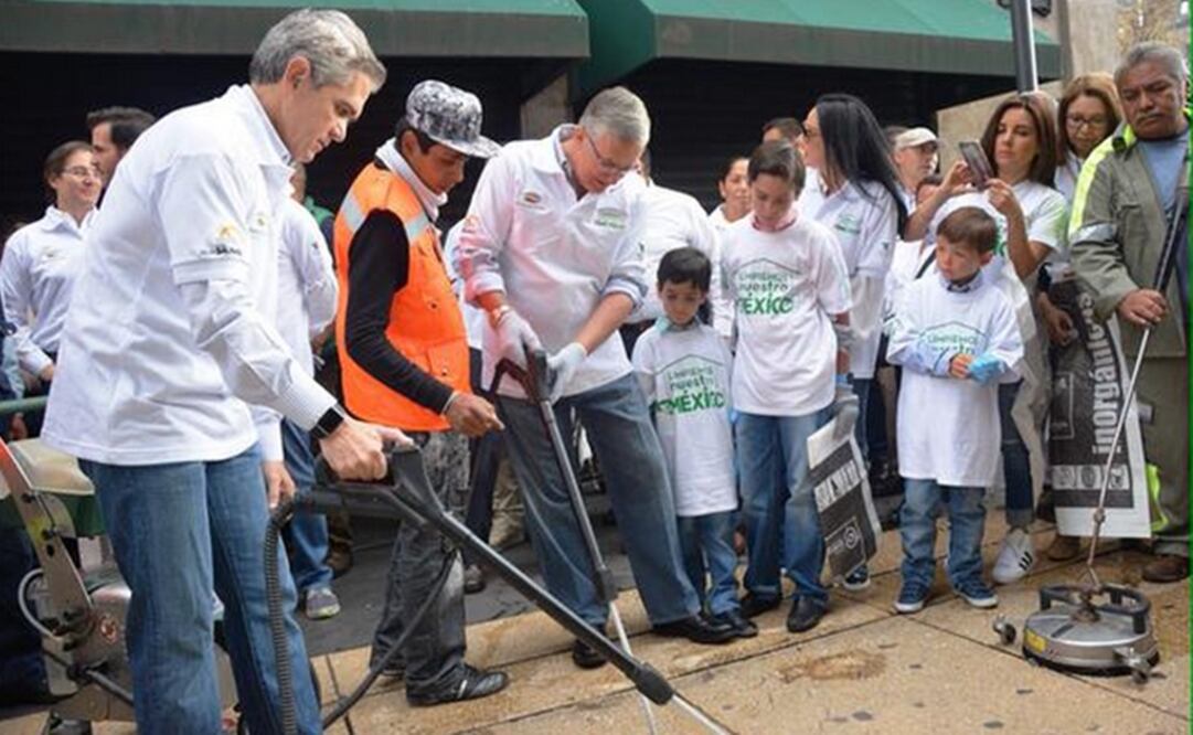 El jefe de Gobierno del DF informó que retirar cada chicle pegado en el pavimento cuesta 2.50 pesos. (Foto: Tomada de @ManceraMiguelMX)