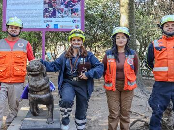 Develan estatua en honor a ‘Nalah’, perrita rescatista que salvó 17 vidas en los sismos de 2017