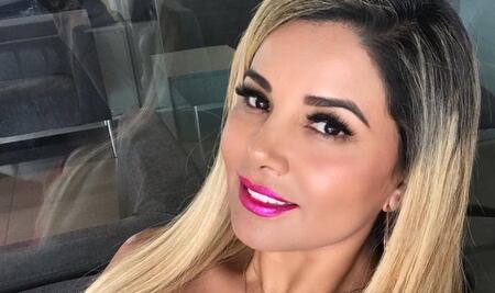 Aleida Nuñez impacta con minivestido amarillo