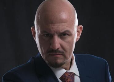 Asaltan de forma violenta al hipnotizador John Milton en Sinaloa; lo despojan de su camioneta