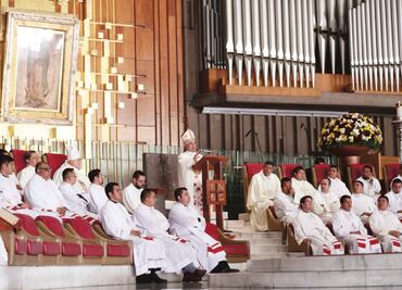 Sacerdotes viajan a Italia para estudiar