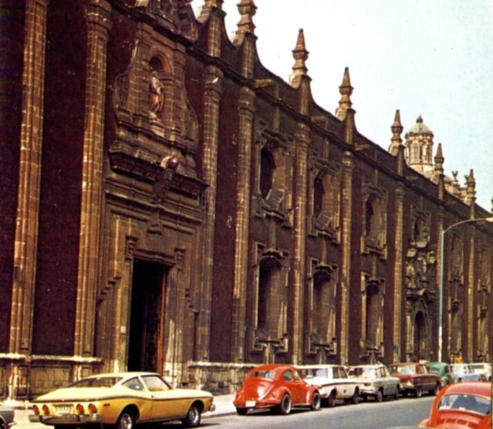  Fachada del Colegio de las Vizcaínas en los años 70. Foto: Especial.
