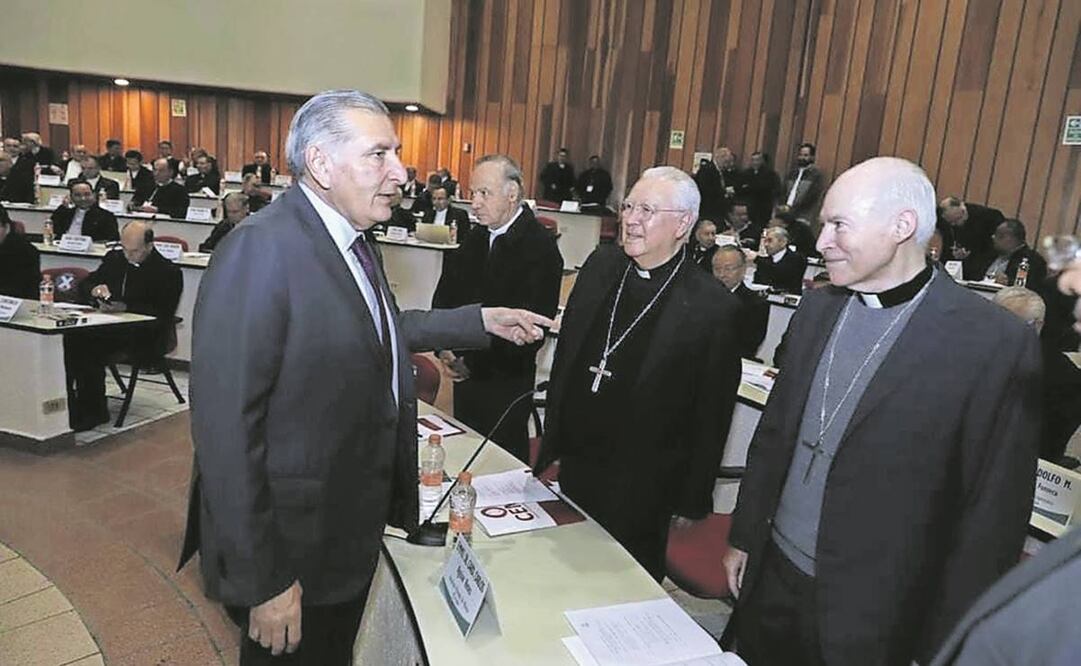 En reunión con jerarcas católicos, el titular de Gobernación explicó que el fondo servirá para capacitar a corporaciones policíacas civiles.Foto: Especial