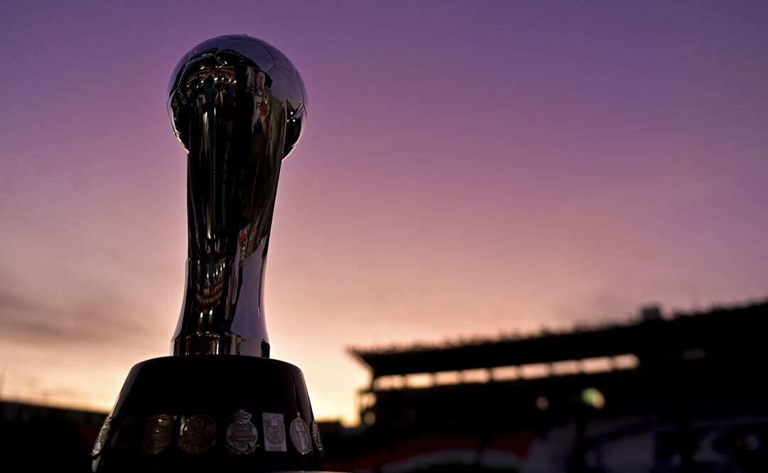 El trofeo de la Liga MX espera por su nuevo dueño / Foto: Imago7