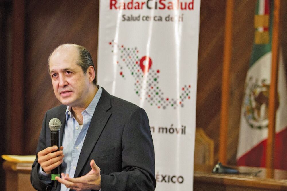 El subsecretario de Integración y Desarrollo de la Secretaría de Salud, Eduardo González Pier, explicó que esta aplicación es el primer paso para transformar la información de salud con que cuenta el gobierno y que sea más útil (JESSICA ESPINOSA. NOTIMEX)