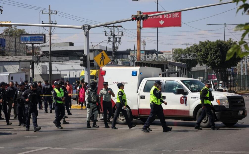 Muere motociclista tras ser embestido por un camión de la Guardia Nacional en Ecatepec; acompañante resulta lesionada.
Foto: Luis Camacho