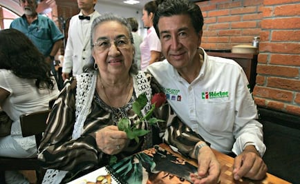 Yunes Landa celebra 10 de mayo con su mamá