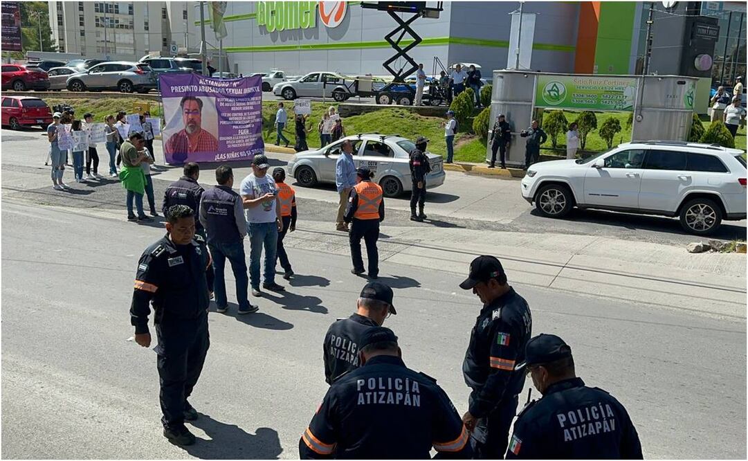 Bloquean la avenida Jorge Jiménez Cantú, en la zona Esmeralda. Foto. Especial
