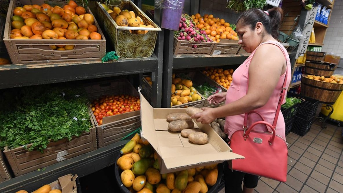 Los bancos de alimentos son, junto a los cupones de alimentación, una de las opciones a las que recurren los pobres en Estados Unidos (Foto: Getty Images)