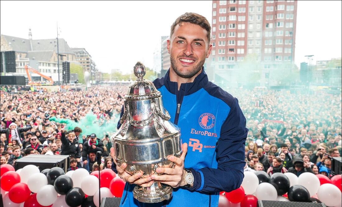 Santiago Giménez reconoció que tiene altibajos que no le dejan ser constante con Feyenoord / FOTO: @julioordz10