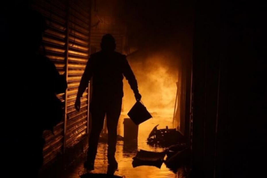 Reportan más de 100 locales afectados por incendio en Central de Abasto de Oaxaca; controlado el 90%