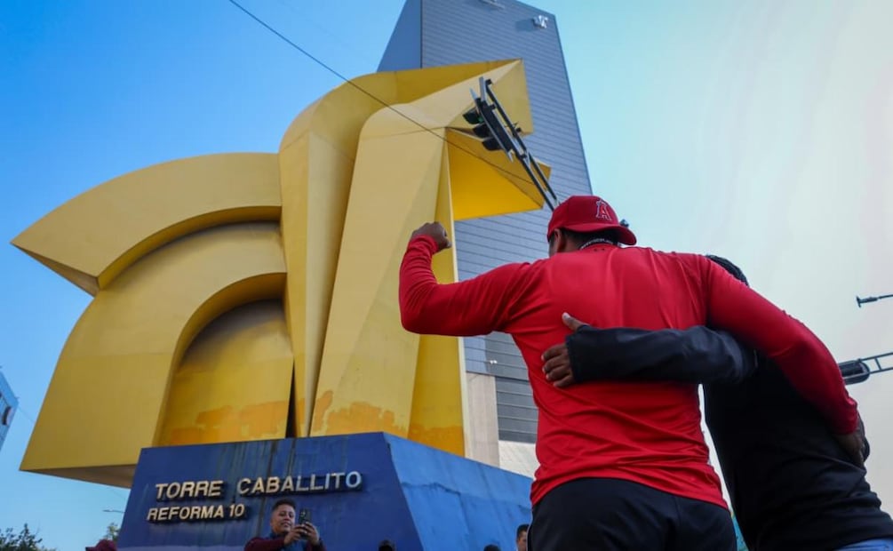 Maestros de la CNTE bloquean Paseo de la Reforma y se reúnen en la Torre del Caballito (19/03/2026). Foto: Luis Camacho / EL UNIVERSAL