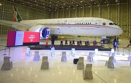 AMLO encabeza reunión de seguridad en el Hangar Presidencial