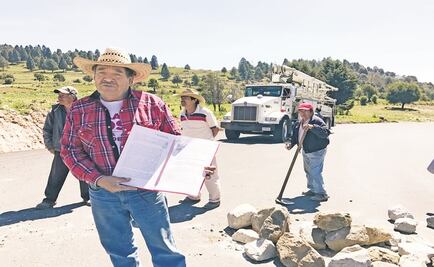 Con pancartas y consignas, indígenas protestan contra vía Naucalpan-Toluca