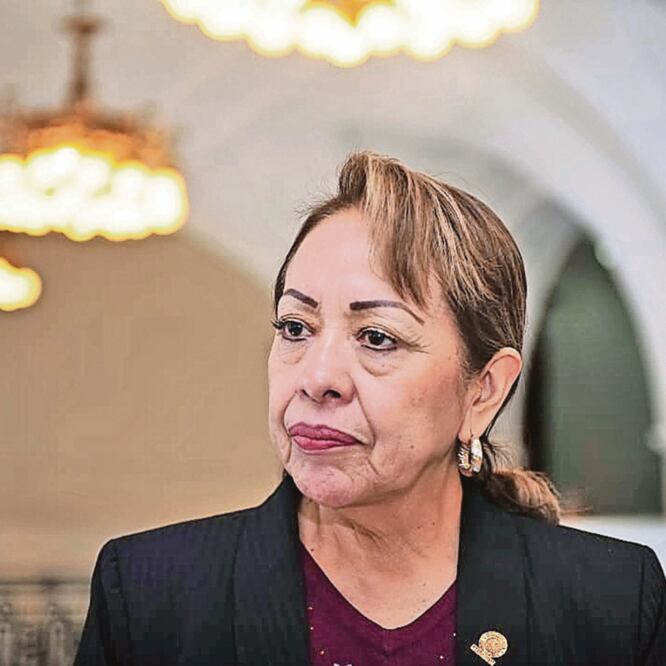 Esperanza Villalobos, presidenta de la Comisión de la Reconstrucción en el Congreso local, defiende nueva ley. (ESPECIAL)