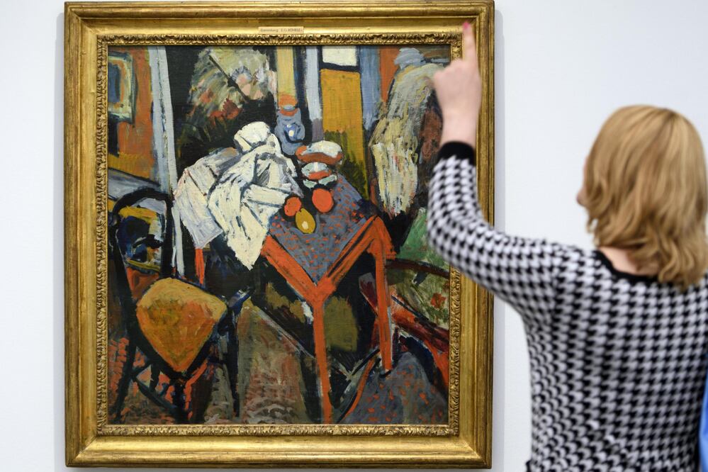 "Naturaleza muerta sobre mesa roja" de André Derain en el Museo de la Fundación de L'Hermitage en Suiza en 2017. Foto: EFE/Laurent Gillieron, archivo