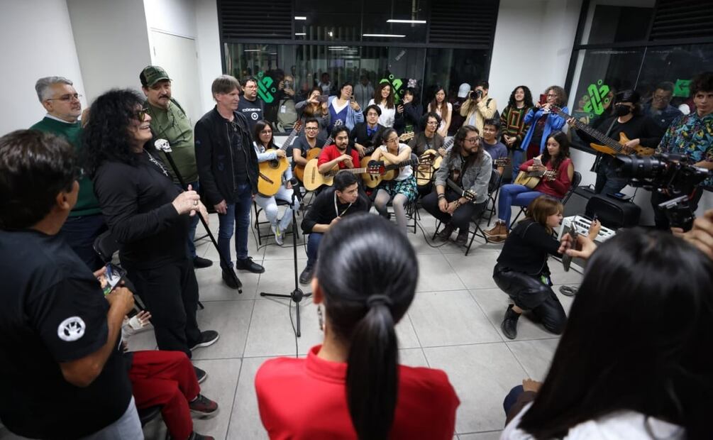 Paul Shortino y Dave Bickler en Pilares interpretaron el éxito “Eye of the tiger”, famoso por aparecer en la película Rocky III mientras se presentaba un entrenamiento de box, así como la melodía “Smile”.Foto: Especial