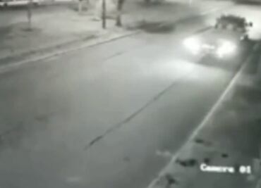 Grúa arroja cuerpo de joven y pasa sobre ella en Tultitlán