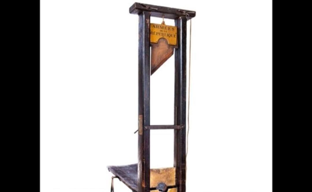 La guillotina se subastó la semana pasada en París. Foto: drouot.com
