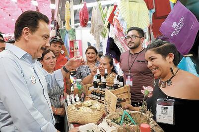 Reconocen a Hidalgo por el bordado más grande del mundo