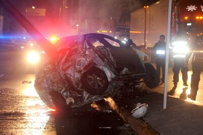 Muere joven calcinado en aparatoso accidente en Circuito Interior