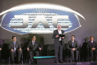 Autos chinos llegan a competir a México