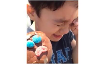 Ricolino busca compensar a niño por 'paleta triste'