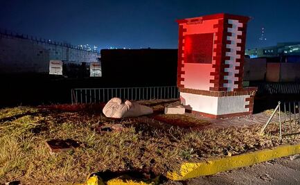 Derrumban estatua de AMLO en Atlacomulco; se llevaron la cabeza
