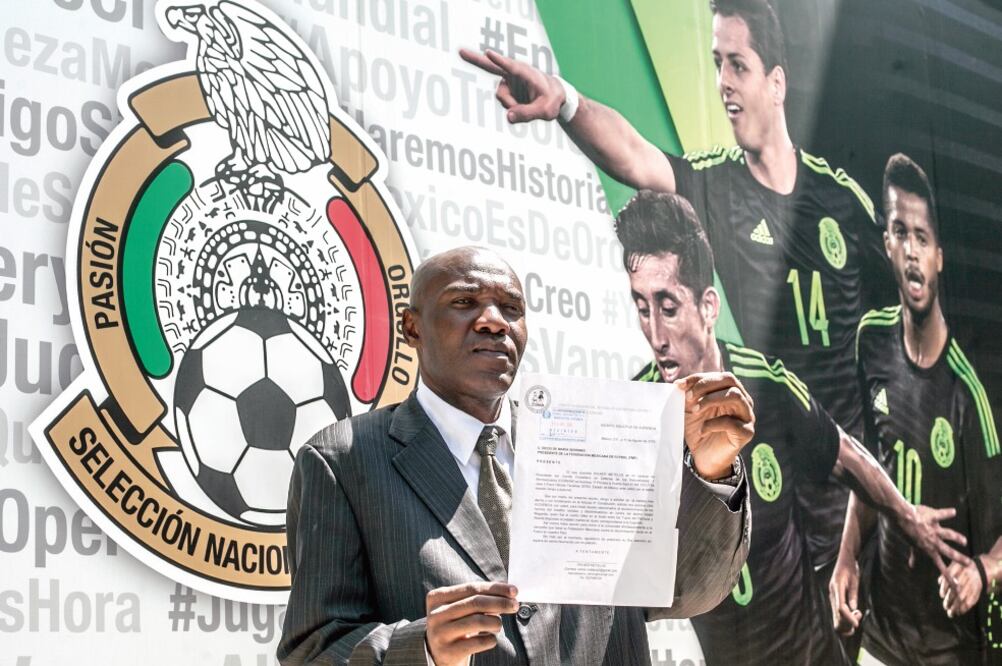 Wilner Metelus, titular del Comité Ciudadano en Defensa de los Naturalizados y Afromexicanos, pide que se castigue a jugadores tuzos por racismo contra árbitro (YADIN XOLALPA. EL UNIVERSAL)