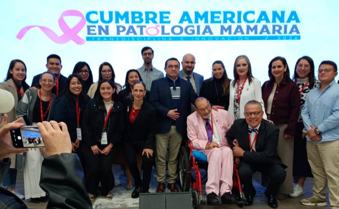 El doctor Fernando Guisa recibió el Premio al Mérito Comego durante la Cumbre Americana de Patología Mamaria 2026. Foto: Especial