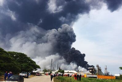 Suman 105 heridos y 3 muertos por explosión en Veracruz