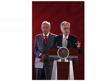 Bartlett señala a Calderón y ex funcionarios de "desmantelar" la CFE