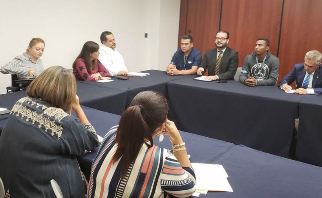 Mesa de trabajo de senadores con grupo de representación de la Policía Federal. Foto: Tomada de la cuenta de Twitter @ClaudiAnaya