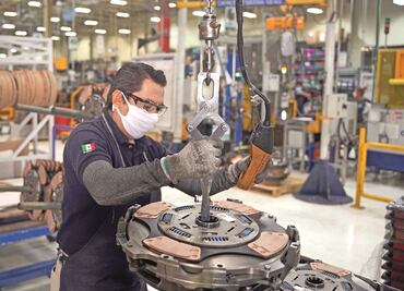 Ómicron y semiconductores afectarán producción automotriz; se regularizará hasta 2023