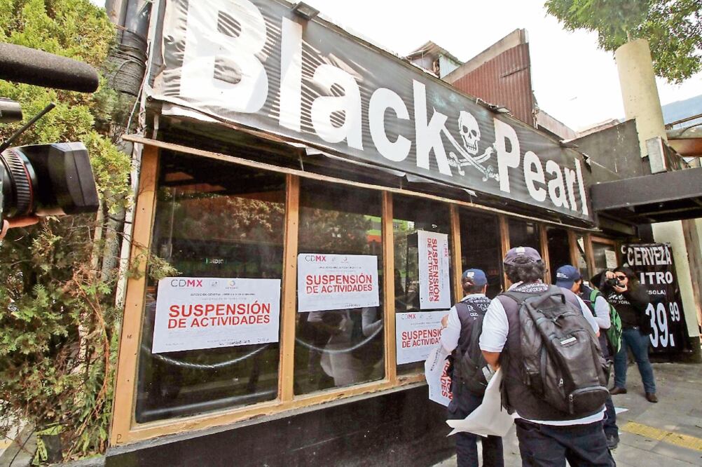 Anomalías. En Insurgentes Sur, entre las calles de Ceres y Febo, fueron suspedidos los comercios Black Pearl, Beer Play y Oye mi Canto. Foto: ESPECIAL