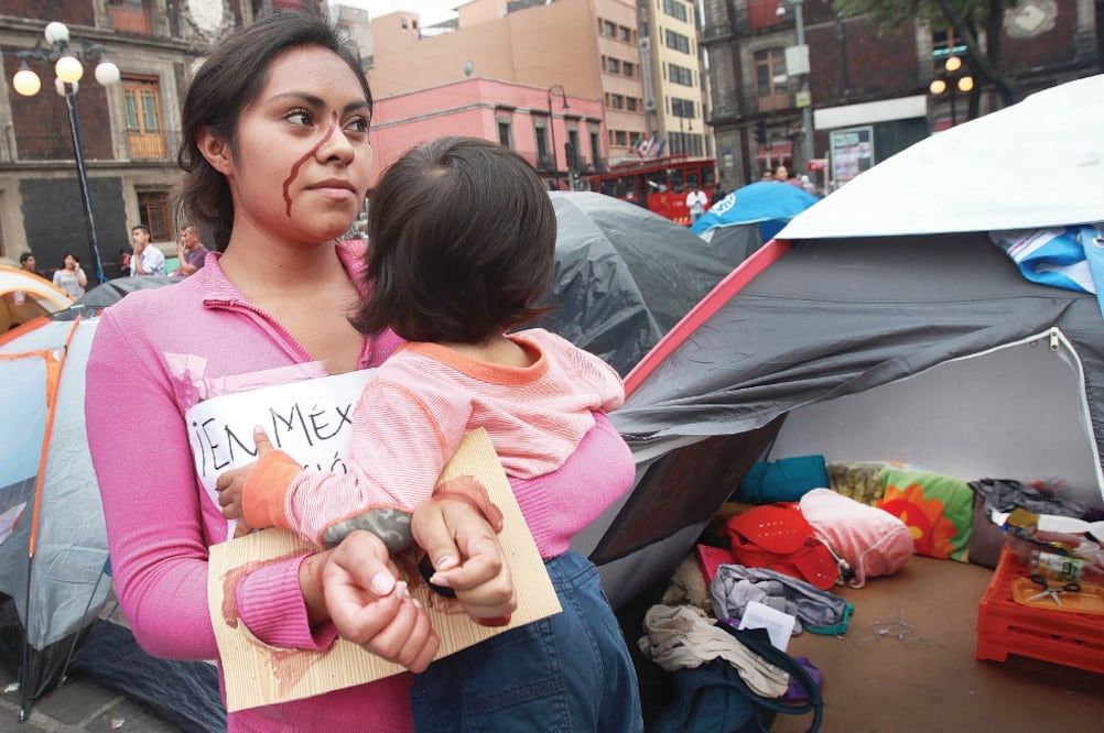 Meraly no fue admitida en la universidad, permanece en plantón, afuera de las instalaciones de la Secretaría de Educación Pública (ADRIÁN HERNÁNDEZ)