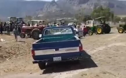 Campesinos bloquean la carretera Actopan-Pachuca; exigen reparto de agua de riego