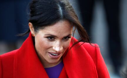 Meghan Markle impacta con un look bicolor