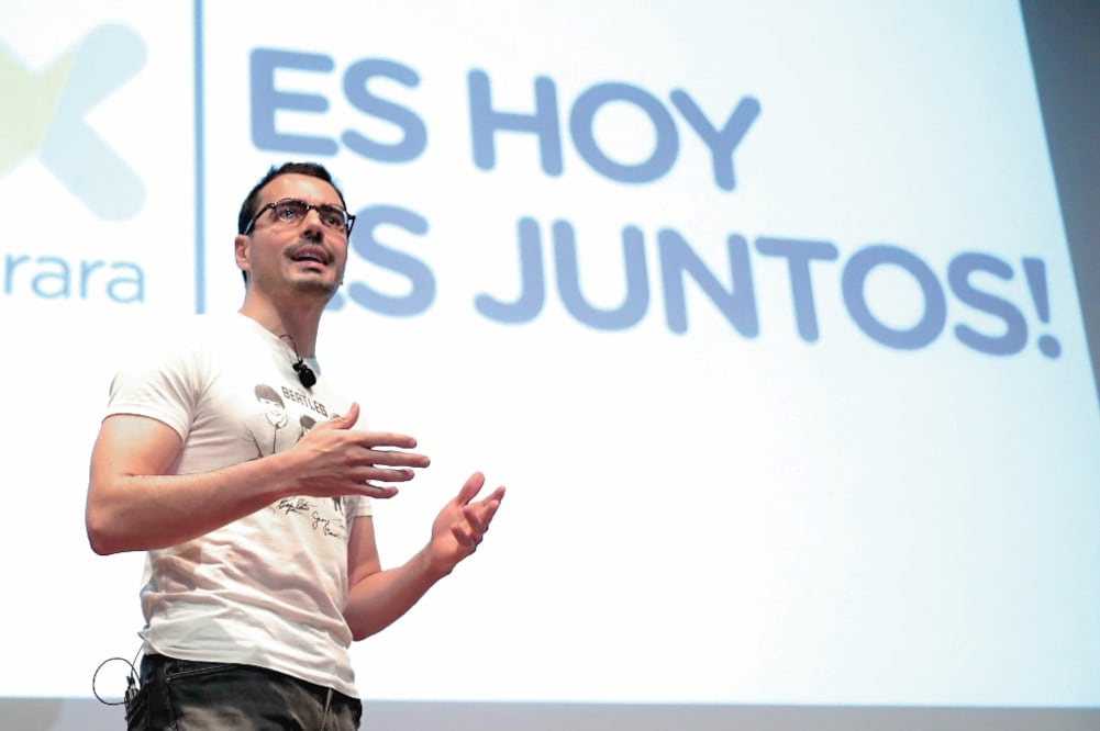 A Marco Ferrara, aspirante a la Presidencia, le preocupa la situación de pobreza en la que vive la mitad de los mexicanos. (LUCÍA GODINEZ. EL UNIVERSAL)