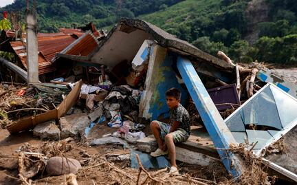 Suman 78 personas fallecidas y 23 no localizadas tras lluvias e inundaciones; Sheinbaum destaca inicio de entrega de apoyos