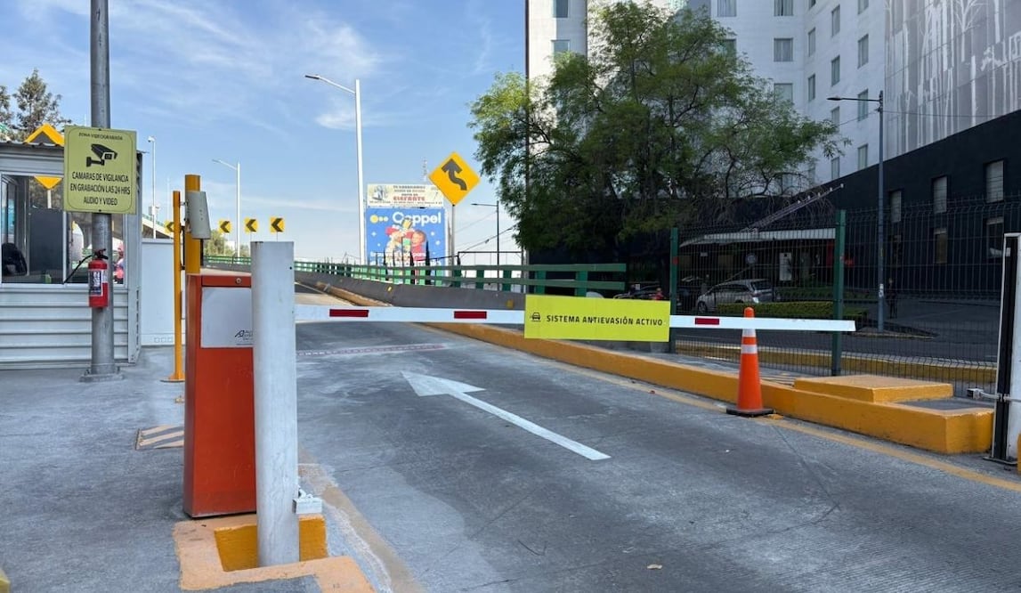 Activan sistema anti evasión en Autopista Urbana Norte y Viaducto Bicentenario; poncharán llantas a quien no pague. Foto: Arturo contreras