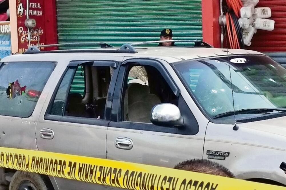 Los cuatro imputados resultaron heridos por las balas de los agentes que repelieron la agresión y lograron su captura (ESPECIAL)