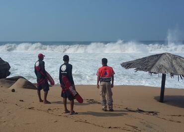 Protección Civil emite alerta por mar de fondo en costas de Guerrero