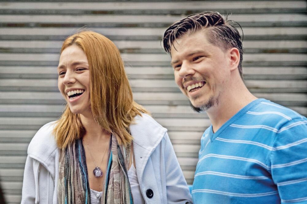 Andrea González y Jhosman Paredes, dos de los presos políticos liberados el fin de semana, se presentaron ayer en el Palacio de Justicia (MIGUEL GUTIÉRREZ. EFE)