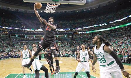 Bulls embiste al favorito
