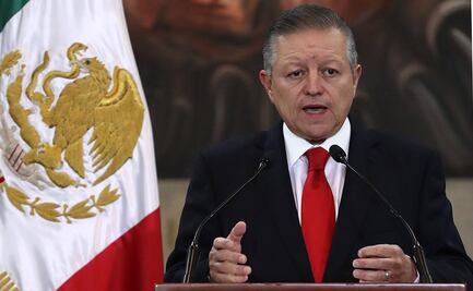 "Sin ustedes no hay democracia": Arturo Zaldívar se solidariza con el gremio periodístico