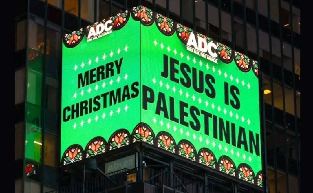 Anuncio en Times Square. Foto: X - @aayoub