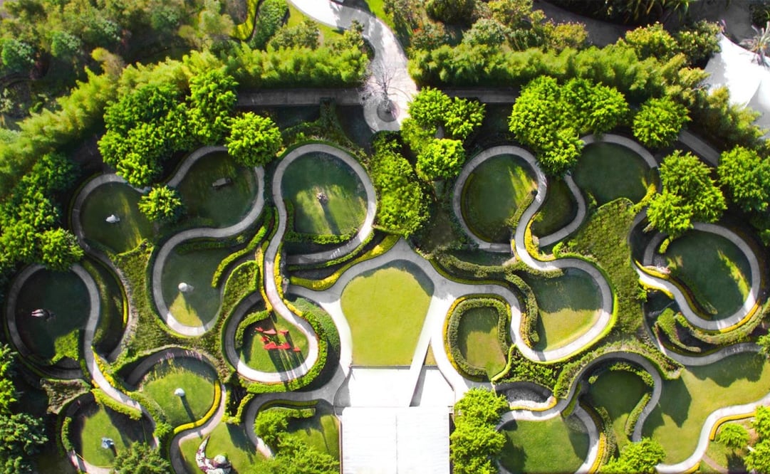 Jardines de México cuenta con espacios llenos de vegetación y arte, entre los que se incluye el Laberinto de los Sentidos. Foto: Facebook Jardines de México